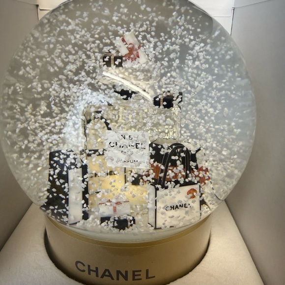 CHANEL Snow Globe with Gold Base - Picture 6 of 7